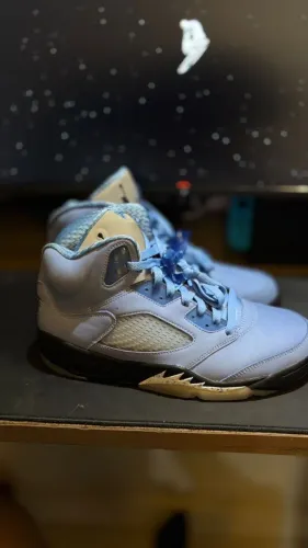 Air Jordan 5 University Blue
