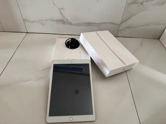 Ipad 7a geração rosé gold 32 gb em ótimo estado