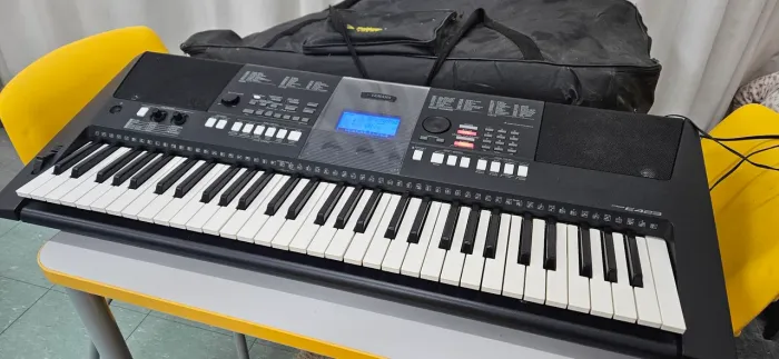 Teclado YAMAHA PSR E423