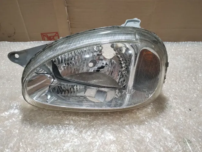 Farol esquerdo vidro liso Corsa 1995 2010 usado marca órgãos bom estado de uso CD 467