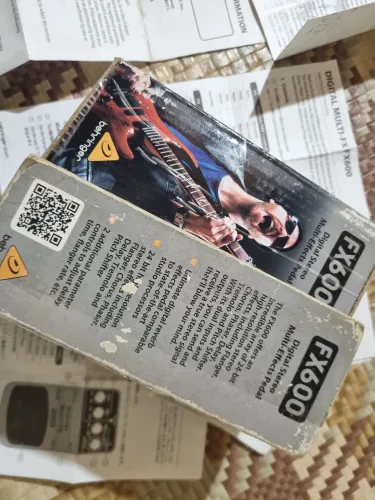 Caixa e manual do Fx600 behringer