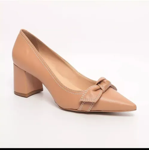 Scarpin com laço salto bloco caramelo Luiza Barcelos 35
