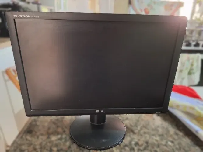 Computador dual core 2Ghz com 4 giga de ram, hd ssd 128 giga, monitor de 19".