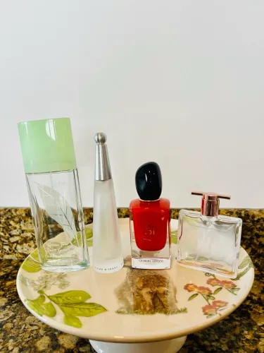 Frascos de perfumes vazios 