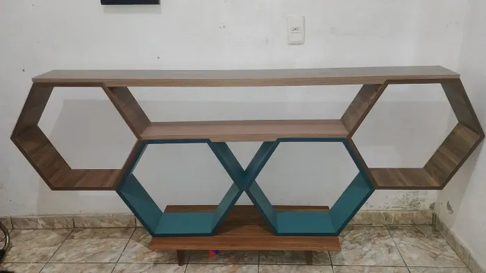 Vendo um rack no modelo colmeia