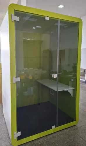 Cabine acústica. Para reuniões.