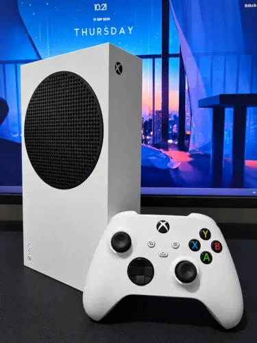 Xbox Series S + GTA 5 e Acessórios