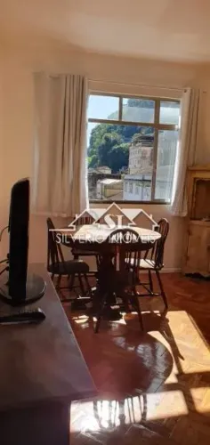 Apartamento- Petrópolis, Centro