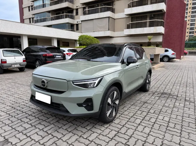 Volvo XC40 Recharge Plus (elétrico) 2024