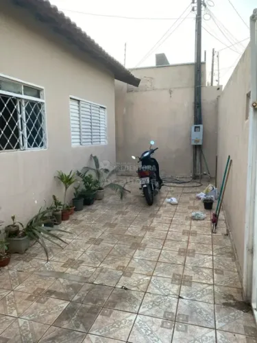 Ótima Casa para Locação/Venda - 2 Dormitórios / Solo Sagrado