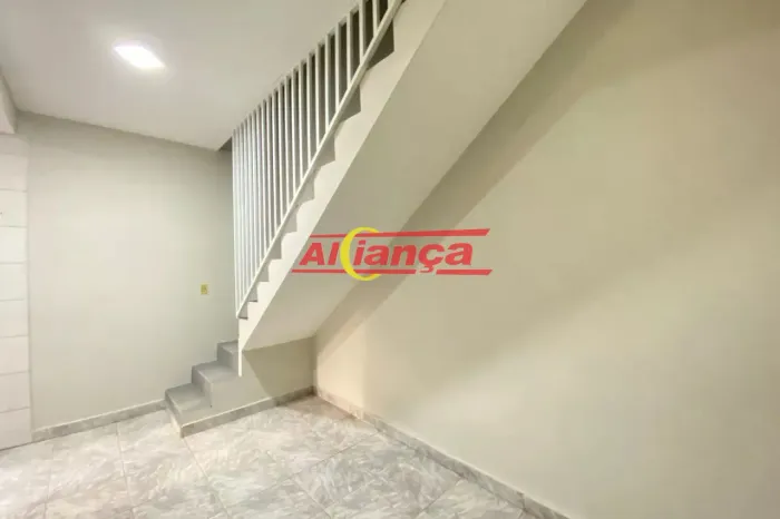 Casa não individual com 1 quarto para alugar, 50m² - Jd. Adriana - Guarulhos/SP por R$ 1.3