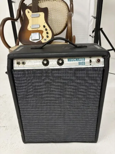 Amplificador Fender Musicmaster Bass, anos 70