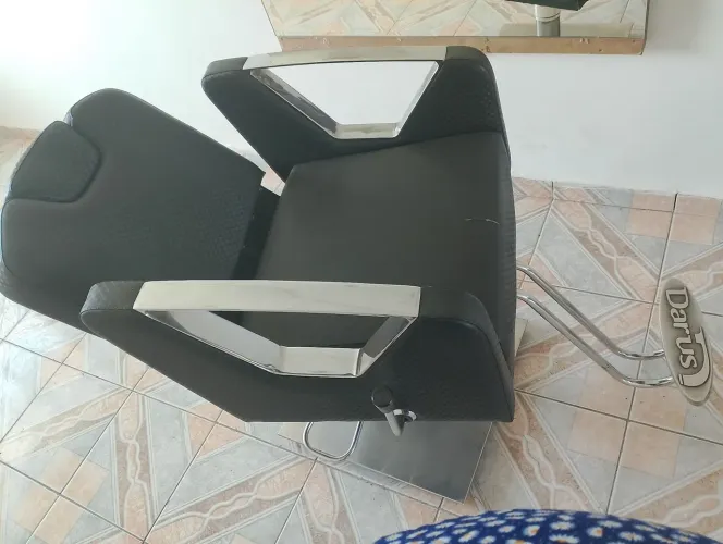Cadeira de salão reclinável marca DARUS 