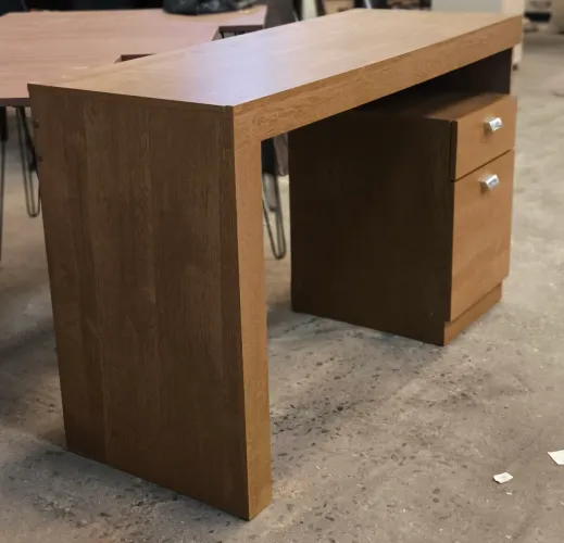 MESA DE ESTUDOS OU ESCRITÓRIO 