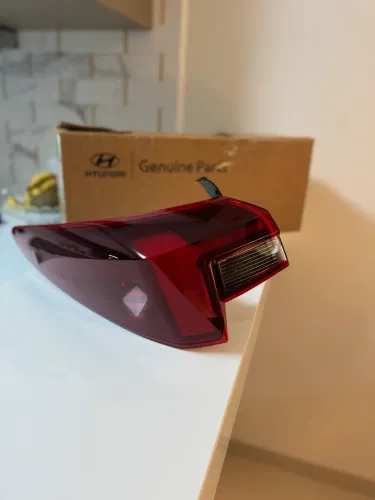 Lanterna traseira esq Hyundai HB20 s 2024 nova na caixa genuíno.