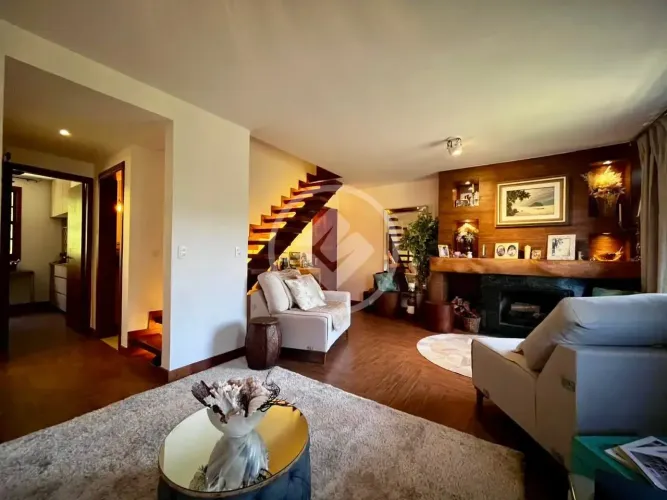 Cobertura Triplex, 134m², 4 Quartos, 4 Banheiros para venda em Albuquerque-Teresópolis /RJ