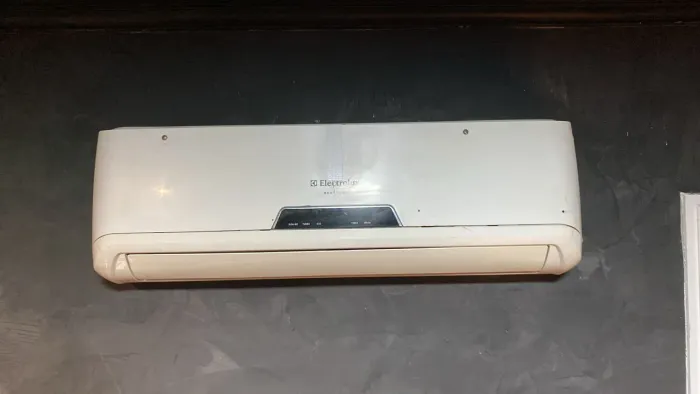 Vende-se 4 Ar condicionados (1.200 cada) todos completos 