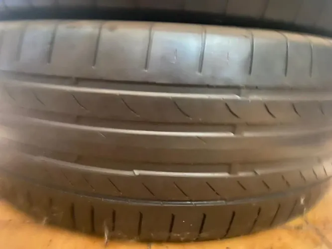 Vendo 4 pneus 235x55x18 continental
