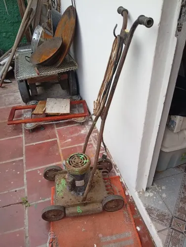 Máquina de cortar grama