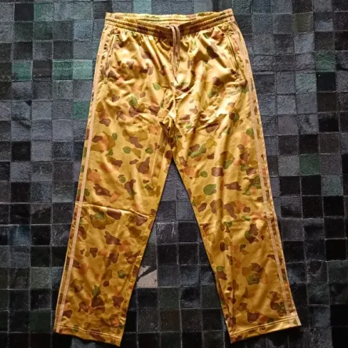 Calça Adidas Firebird Camuflada