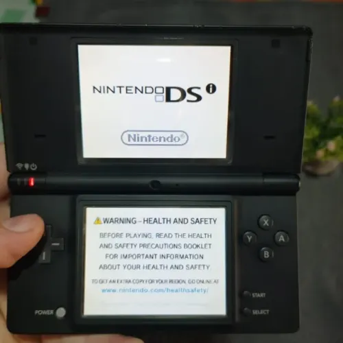 Nintendo DSi + 2 Jogos Originais - Excelente Estado de Conservação