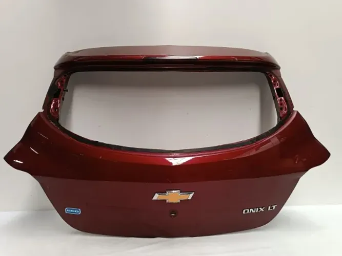 Tampa Traseira | Chevrolet Onix 2013 A 2019 | C/Furo - Usada/Original #Bordô