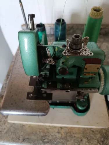 Máquina de costura orverlock