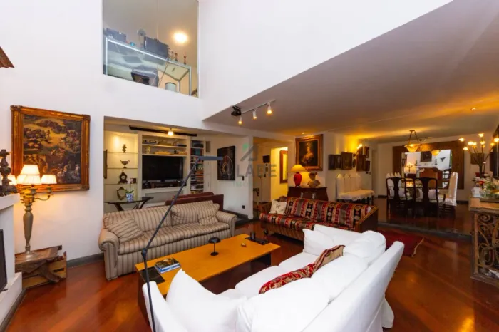 Duplex para venda em Campo Belo com 4 quartos, sendo 4 suítes, 254m²