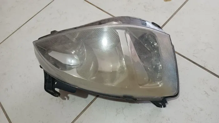  farol dianteiro compatível com Chevrolet Corsa e Montana dos anos 2003 a 2012.