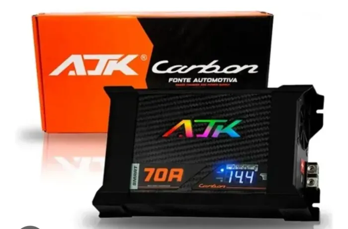 Fonte automotiva AJK 70 amperes Smart RGB Carbon  na caixa tp Stetsom, Taramps, jbl usina 