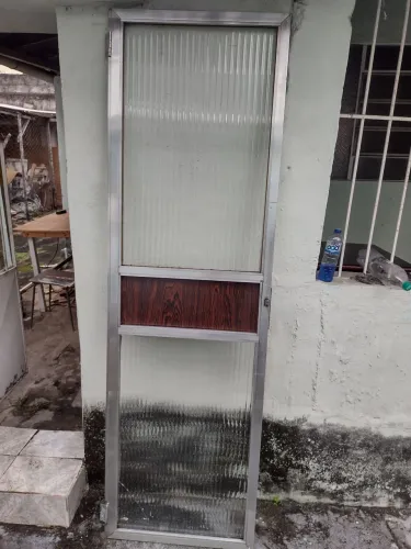 Vendo porta de alumínio