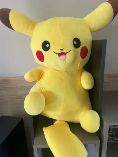Pelúcia Pikachu nova