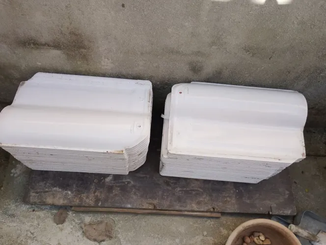 Vendo 40 Telhas americana branca esmaltada dupla face  barato .