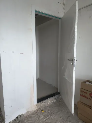 Porta com caixão 