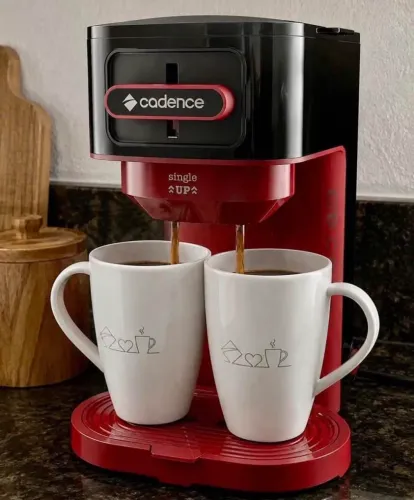 Cafeteira elétrica nova, na caixa