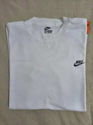 Camisa Nike Branca premium Fit Tee,tamanho "M".