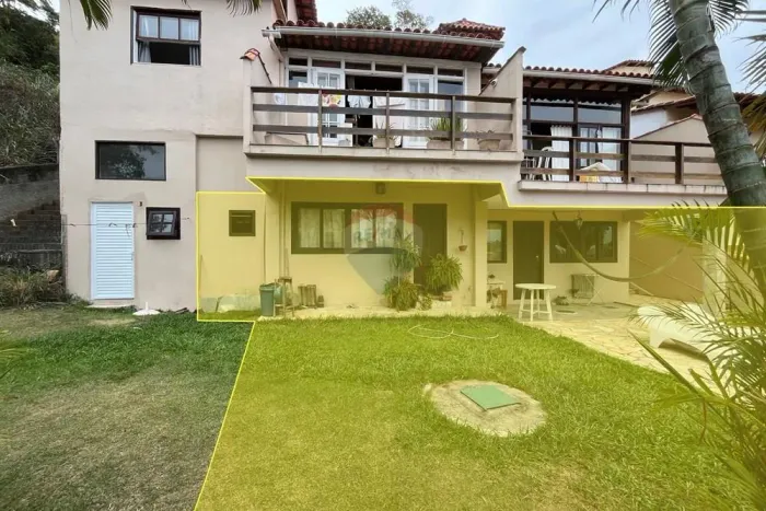 À venda casa com amplo jardim e quintal privativo no bairro Tartaruga, em Armação dos Búzi