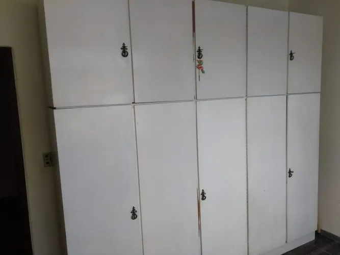 Guarda roupa 10 portas em madeira , todo original