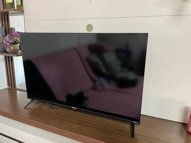 Tv semp 32 polegadas,semi nova,5 meses de uso e com nota fiscal