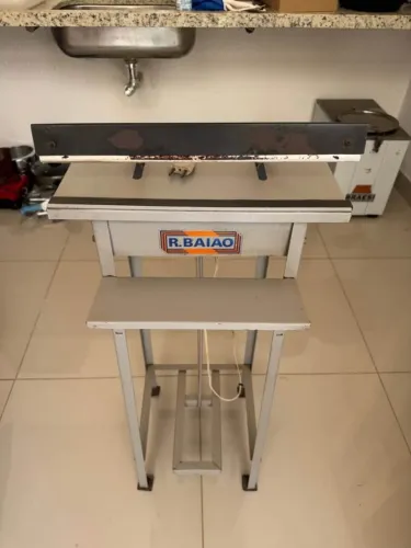 Seladora a pedal R.Baião 40 cm 220V, funcionando