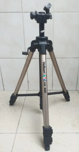 Tripé Velbon CX 660 - Modelo CX com boa relação entre portabilidade e estabilidade.