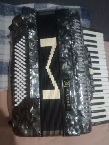 Acordeon 80baixos em ótimo estado