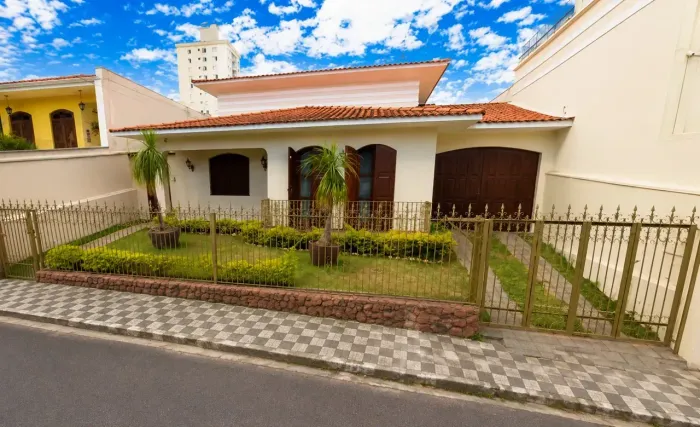 Imóvel para aluguel com 378 metros quadrados com 3 quartos em Centro - Pouso Alegre - MG