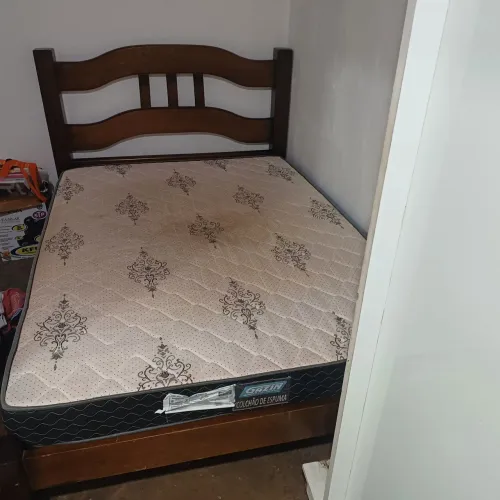 Cama madeira com colchão