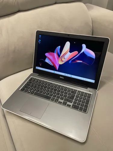 Notebook Dell i7 7ª Ger/ Placa de vídeo 4GB/ SEM DEFEITOS