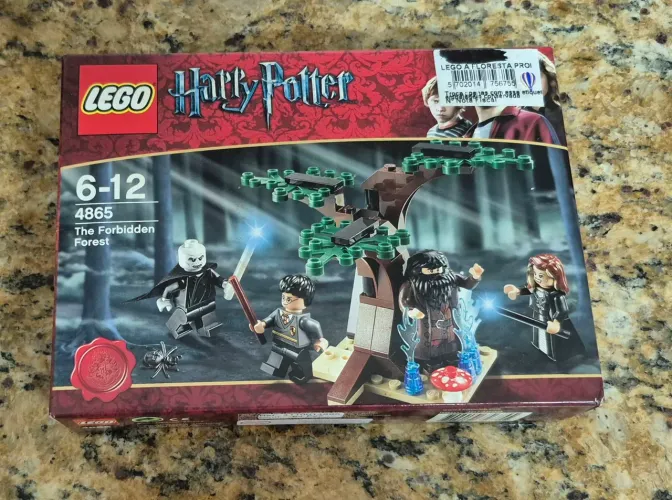 Lego 4865 - A Floresta Proibida, fechado.Retrata uma cena do filme Relíquias da morte.Raro