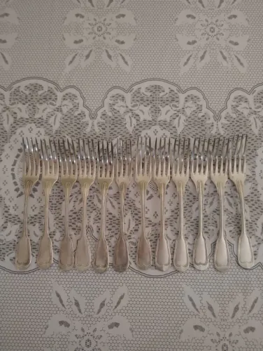 Conjunto de 12 Garfos Antigos de Mesa - Estilo Clássico