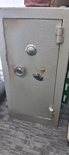 Cofre aço usado