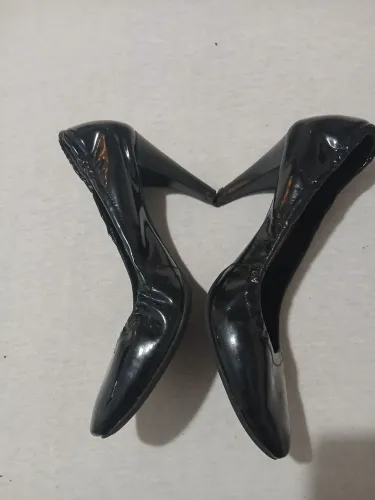 SCARPIN SCHUTZ VERNIZ PRETO N34 SALTO 8 CM