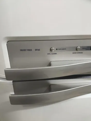 Vendo duas geladeiras Eletrolux 